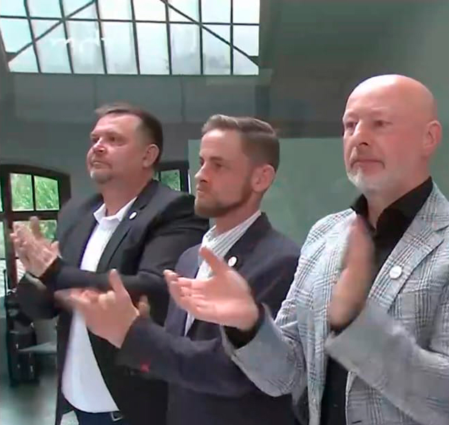 Fraktionsmitglieder beim BSW Parteitag in Sachsen