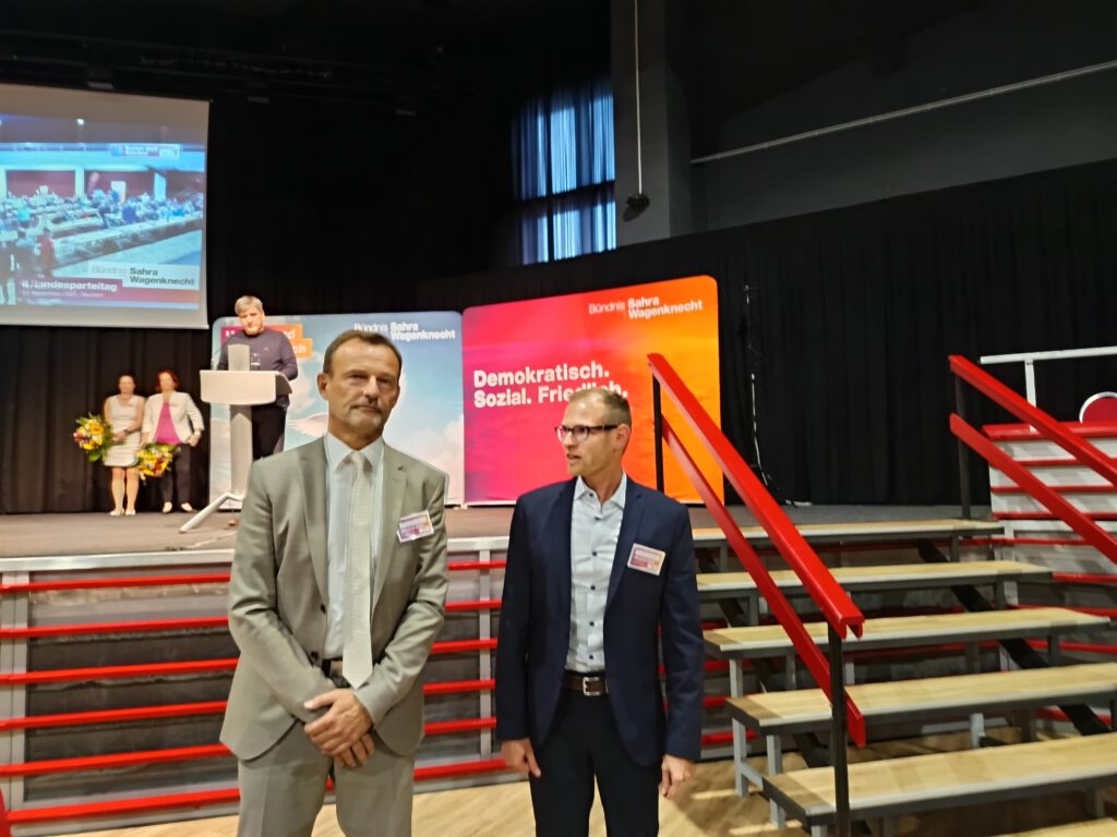 Die neue Doppelspitze:
Ronny Kupke (r.) und
Prof. Dr. Jörg Scheibe (l.) nach ihrer Wahl zu den beiden Co-Vorsitzenden im Landesverband Sachsen